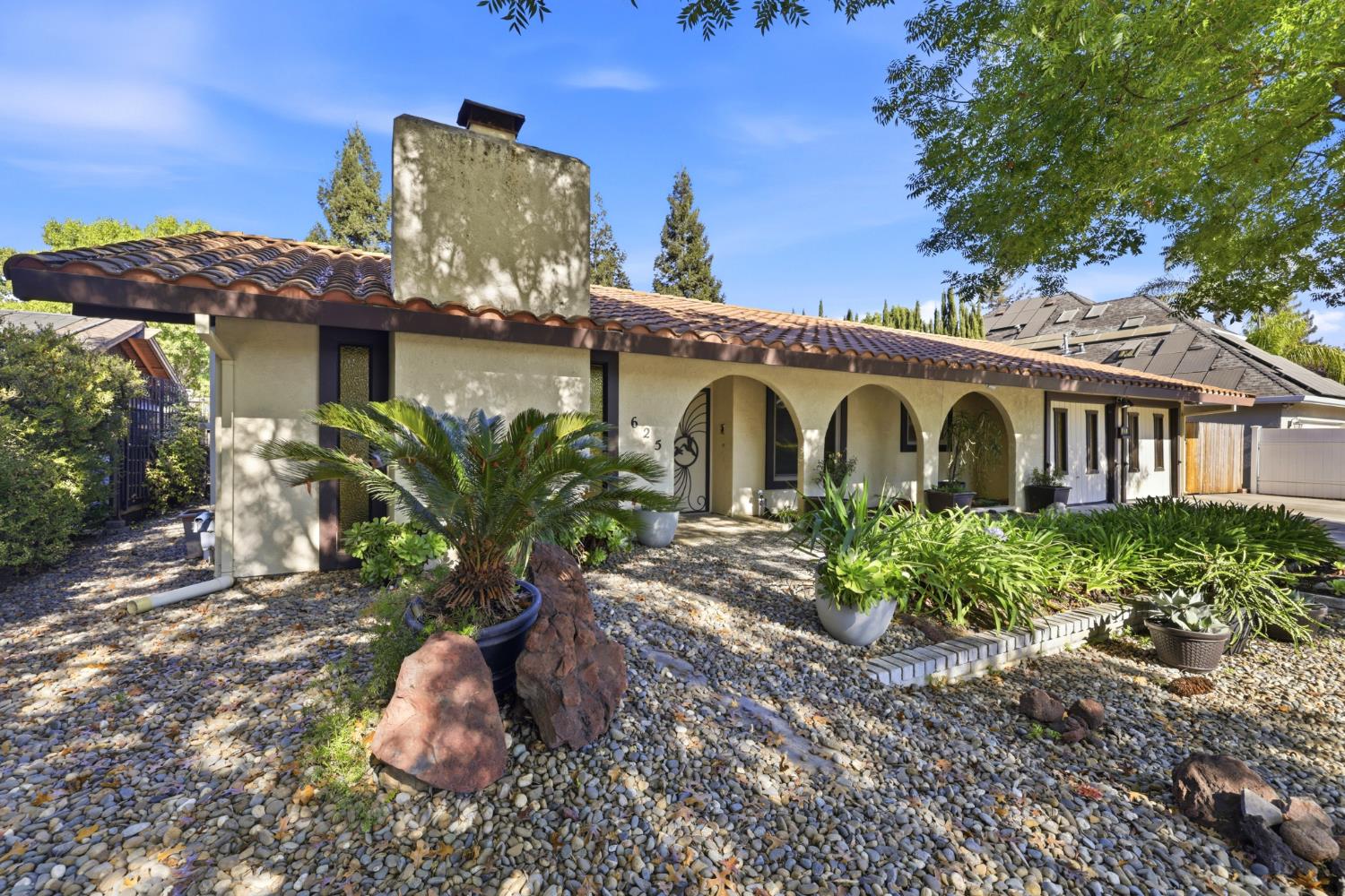 625 Estrella Place