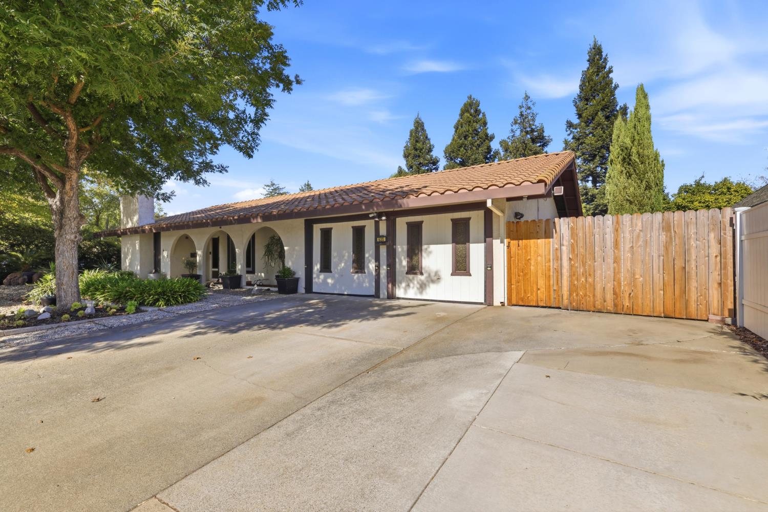 625 Estrella Place