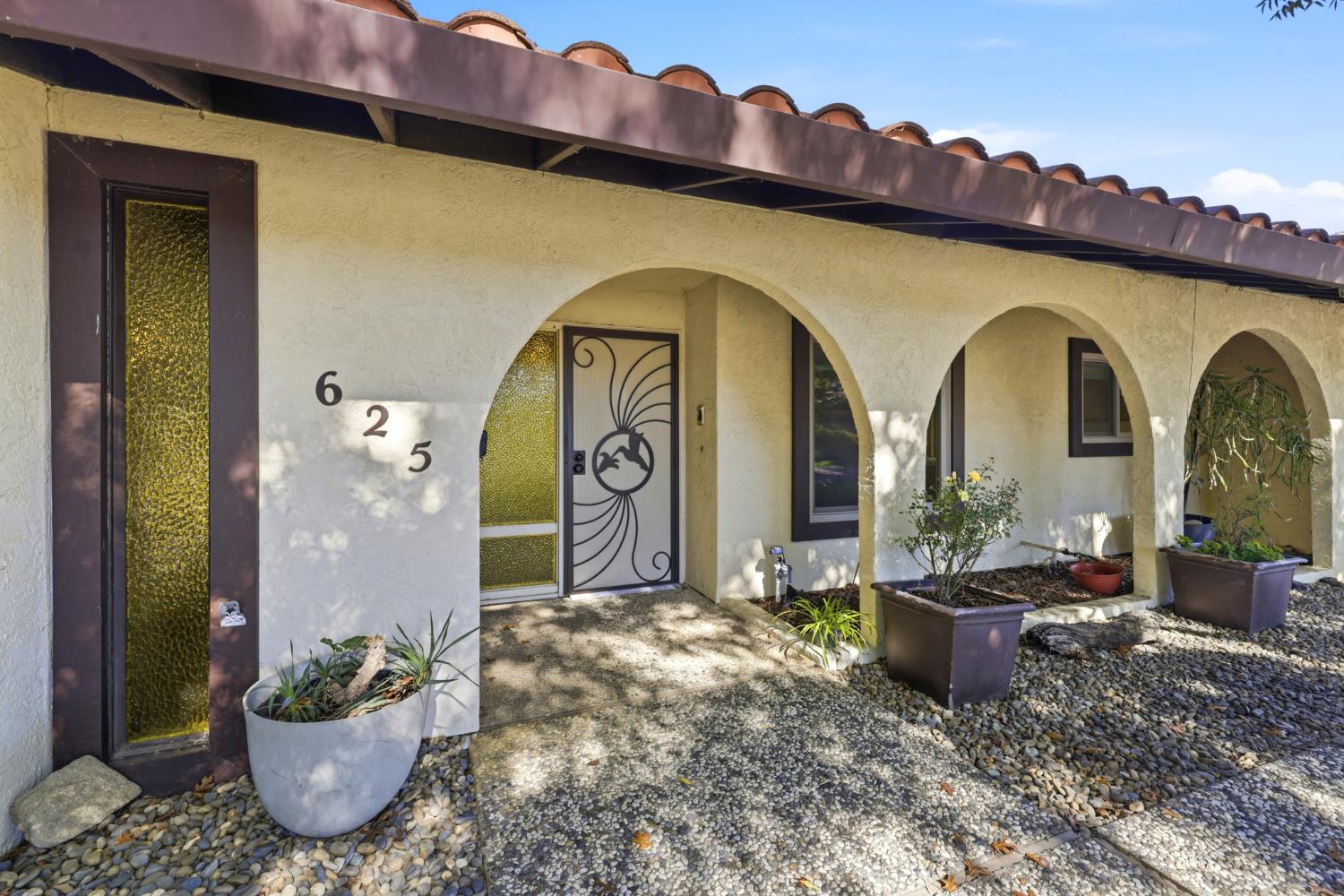 625 Estrella Place