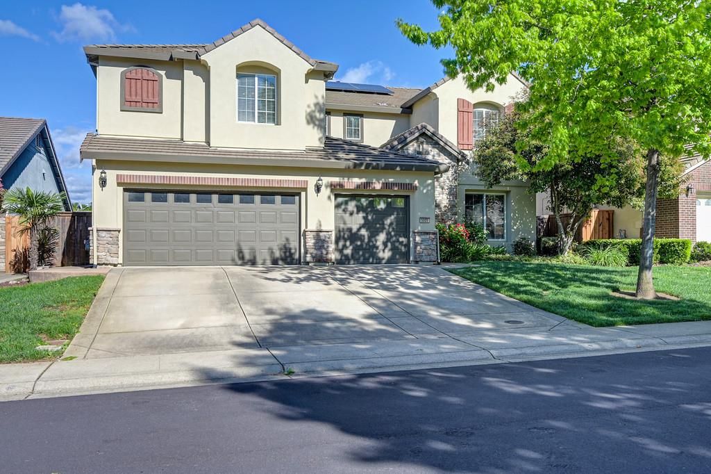 Photo of 5009 Whistlers Bend Way, El Dorado Hills, CA 95762 (MLS # 226046075)
