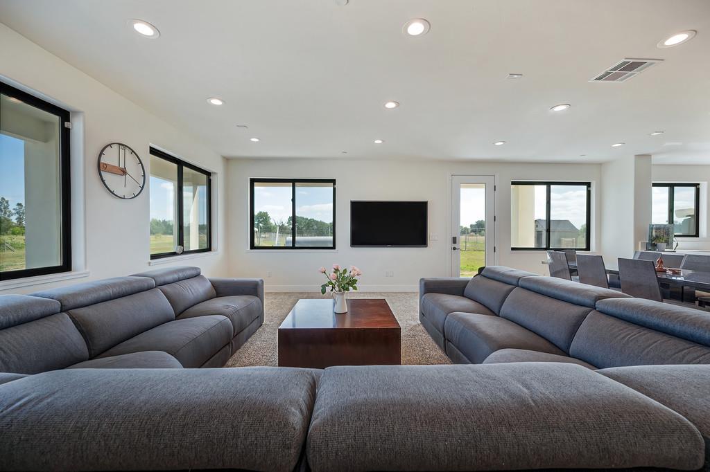 3885 Jefferson Boulevard