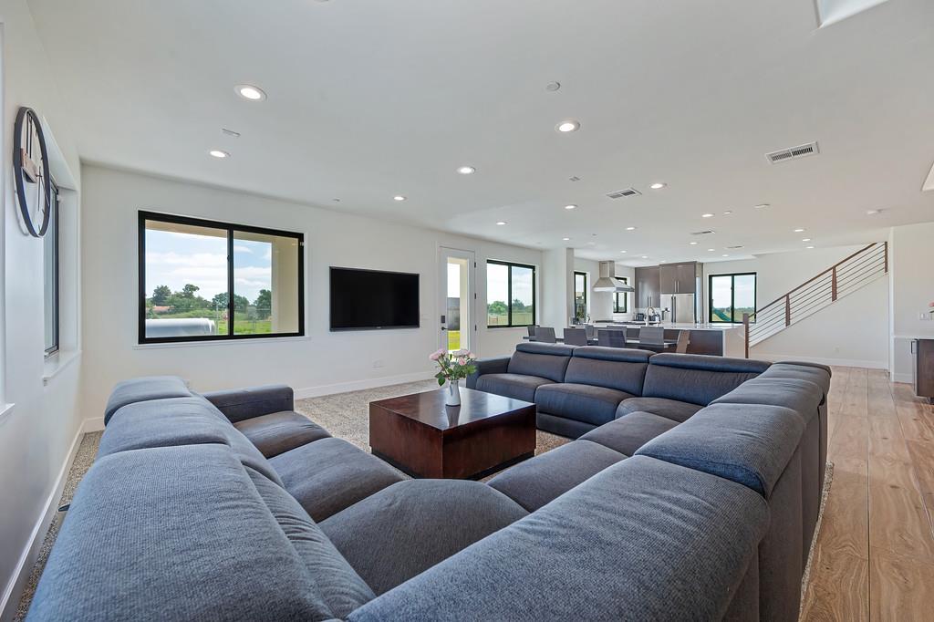 3885 Jefferson Boulevard