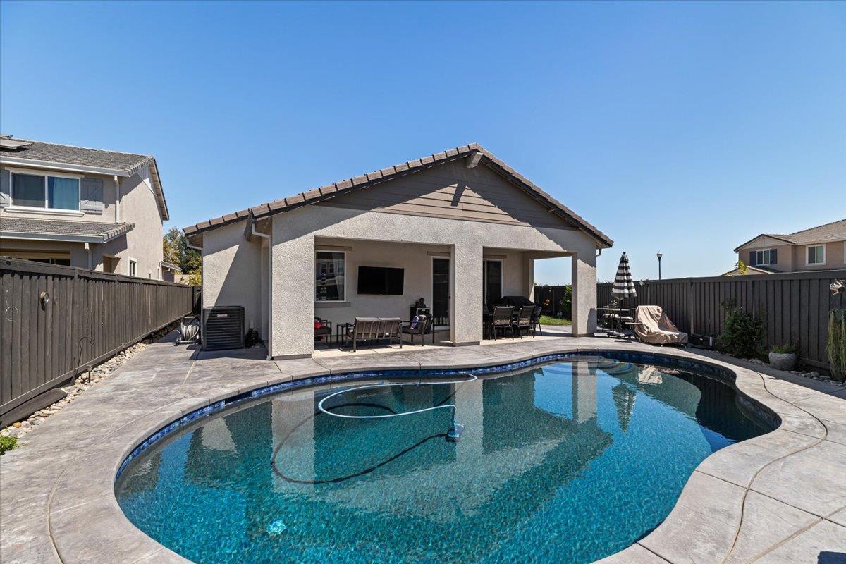 Lathrop, California 95330, United States, 3 Bedrooms Bedrooms, ,2 BathroomsBathrooms,Residential,Active,195623