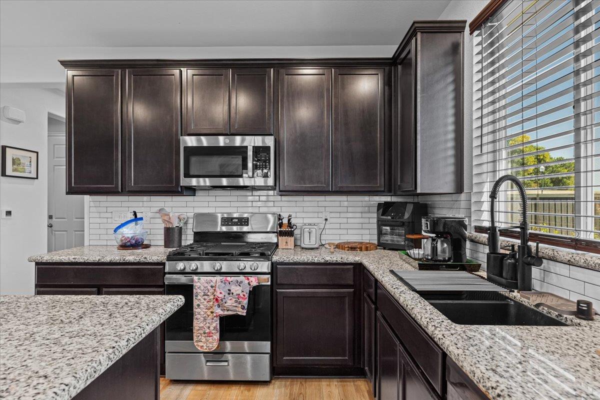 Lathrop, California 95330, United States, 3 Bedrooms Bedrooms, ,2 BathroomsBathrooms,Residential,Active,195623