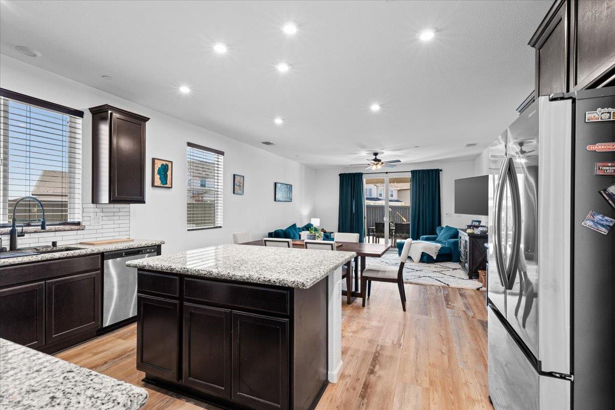 Lathrop, California 95330, United States, 3 Bedrooms Bedrooms, ,2 BathroomsBathrooms,Residential,Active,195623