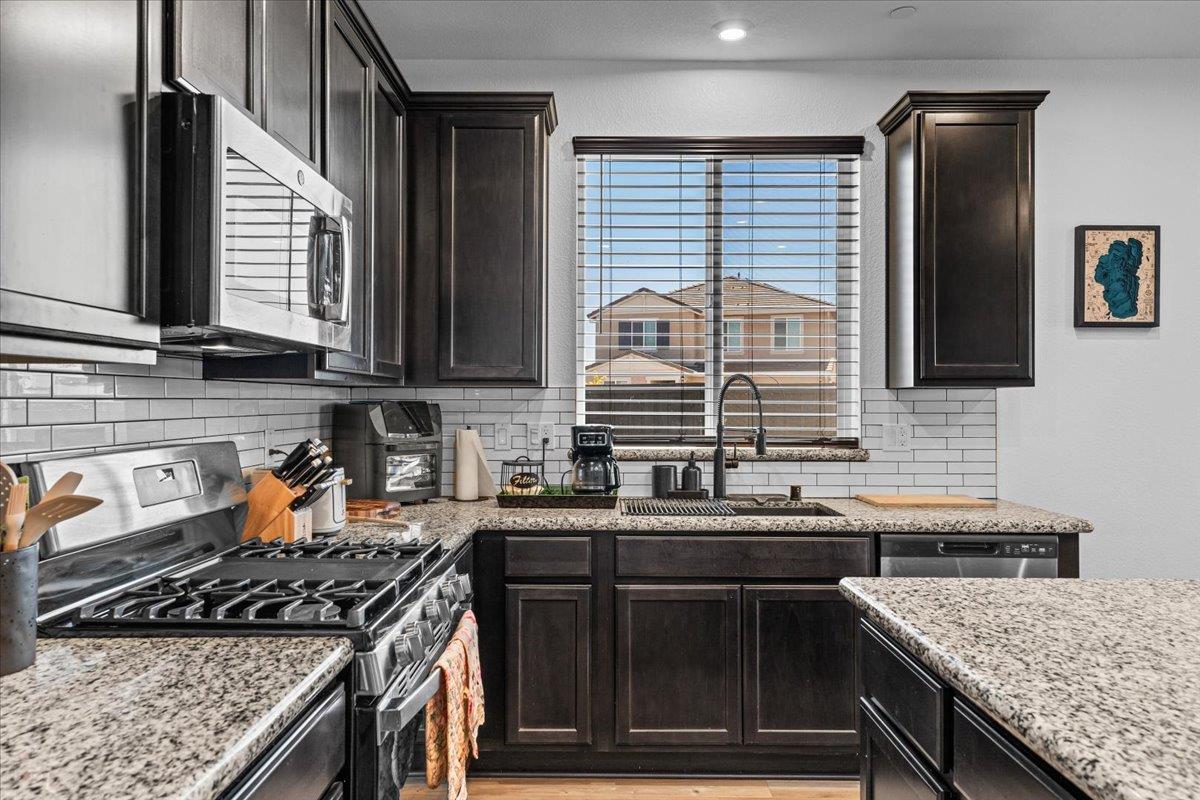 Lathrop, California 95330, United States, 3 Bedrooms Bedrooms, ,2 BathroomsBathrooms,Residential,Active,195623