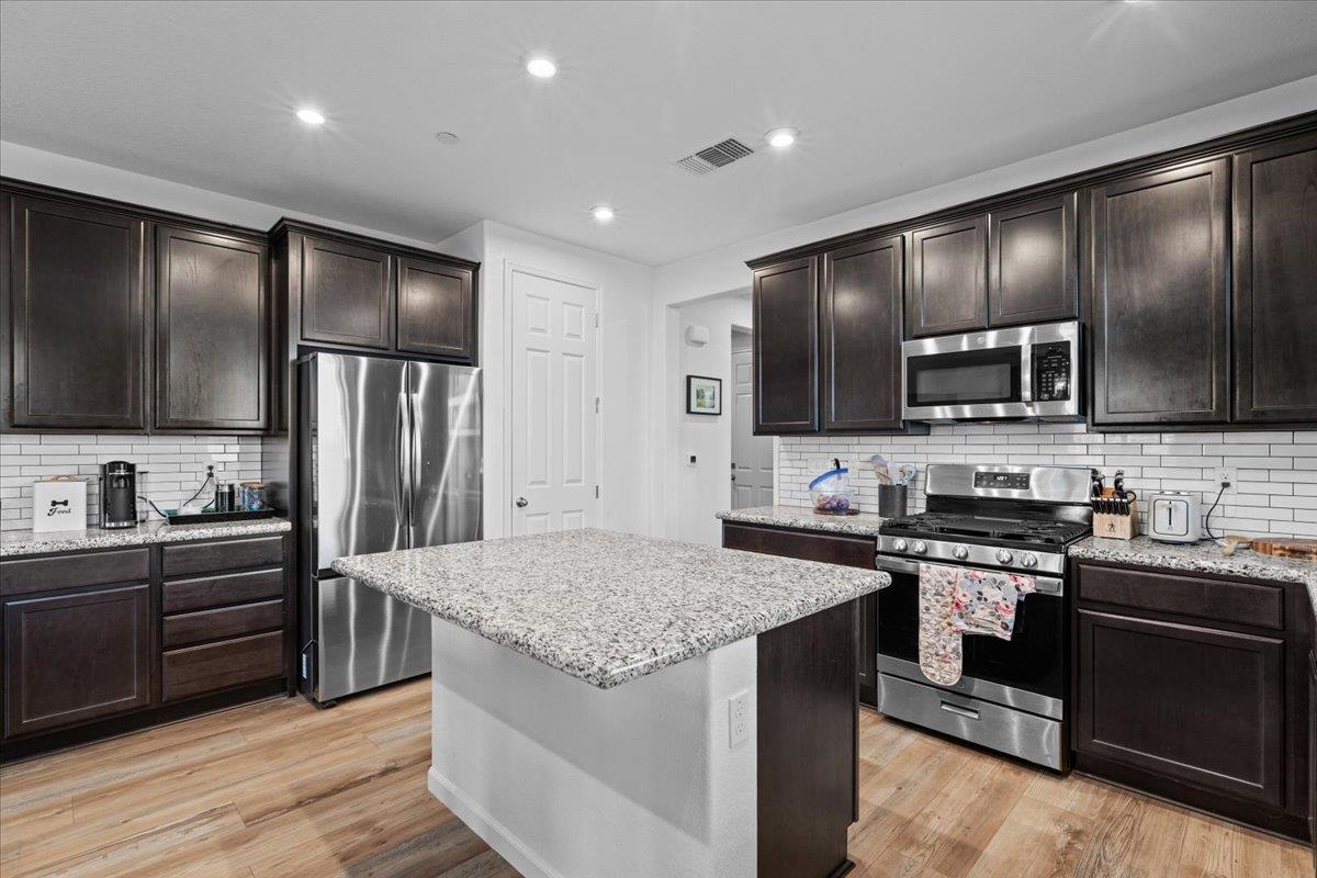 Lathrop, California 95330, United States, 3 Bedrooms Bedrooms, ,2 BathroomsBathrooms,Residential,Active,195623