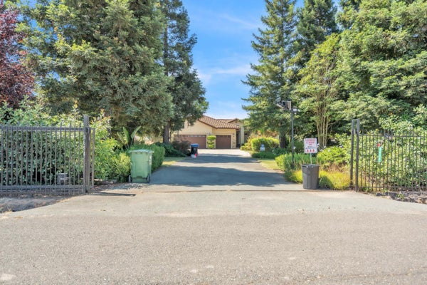 8654 BRADSHAW RD, ELK GROVE, CA 95624 - Image b3877faf3dd53e0bbced21cf0696b91c/2602803432