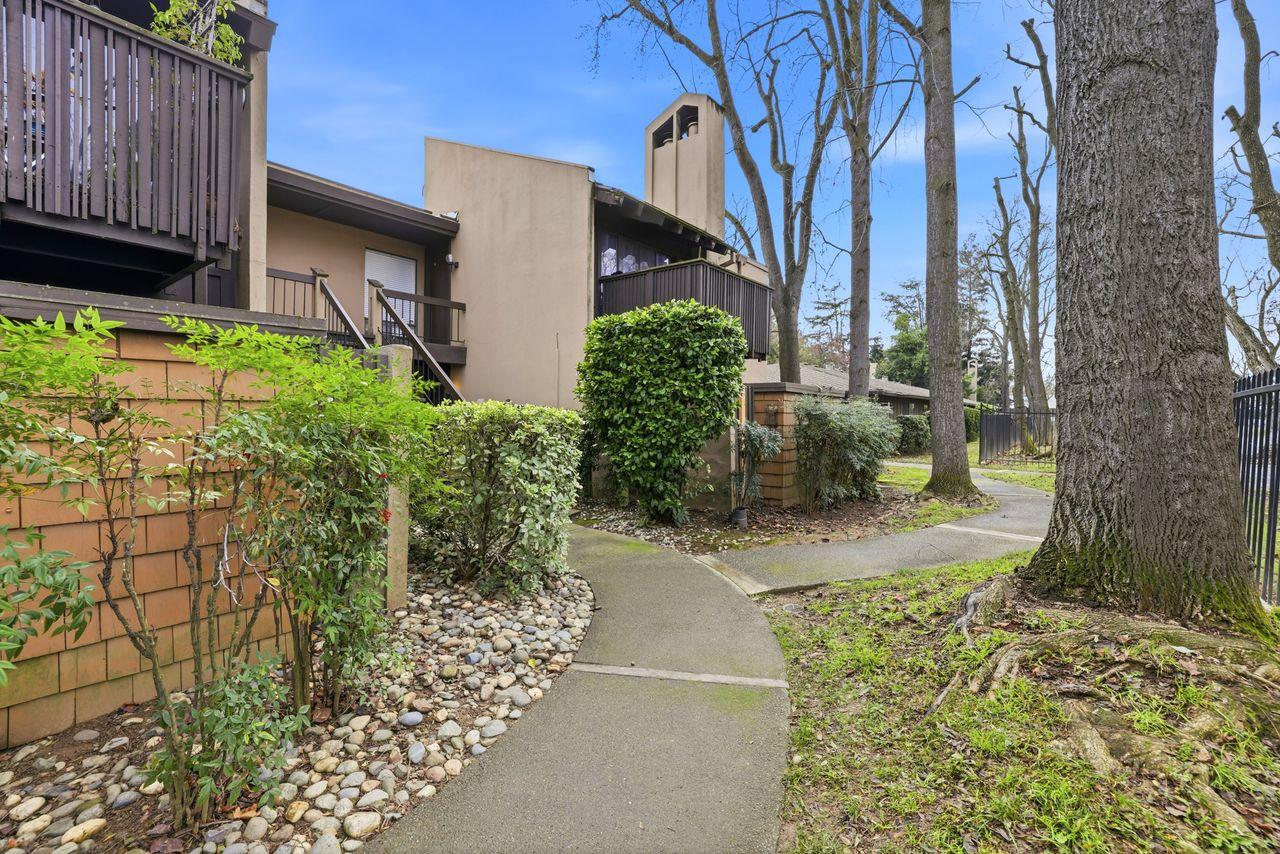 2229 Woodside Lane #4