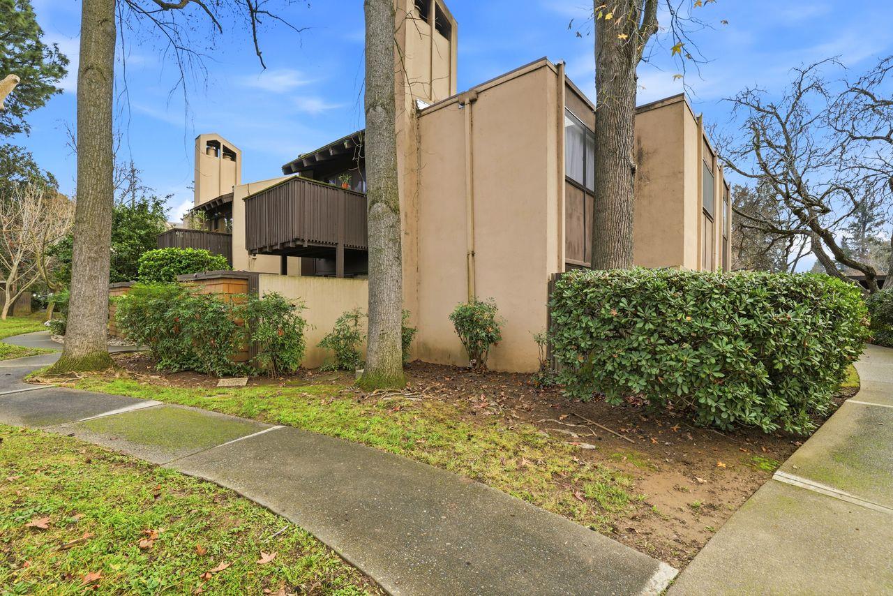 2229 Woodside Lane #4