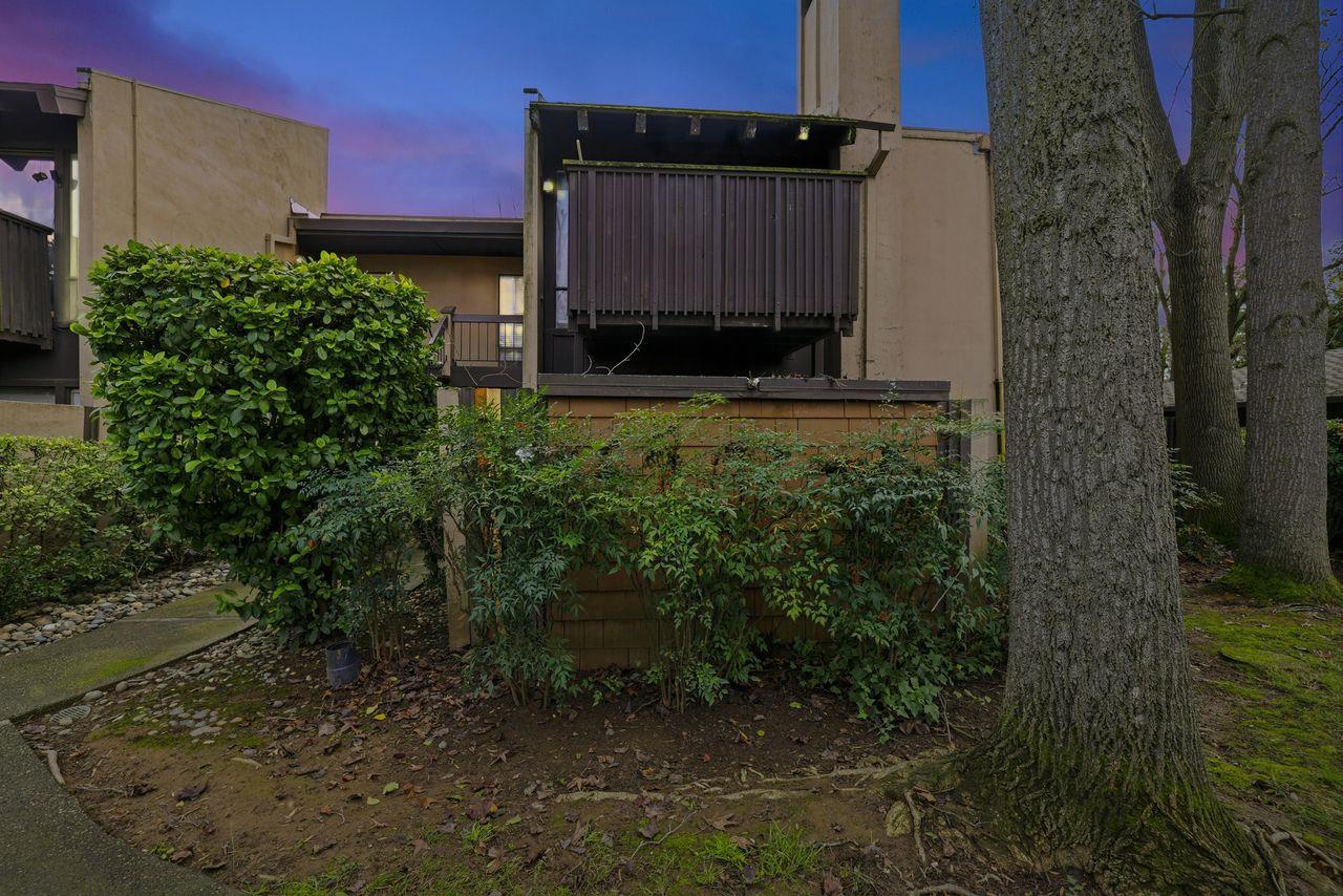 2229 Woodside Lane #4