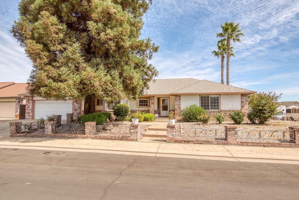 512 Thompson Way