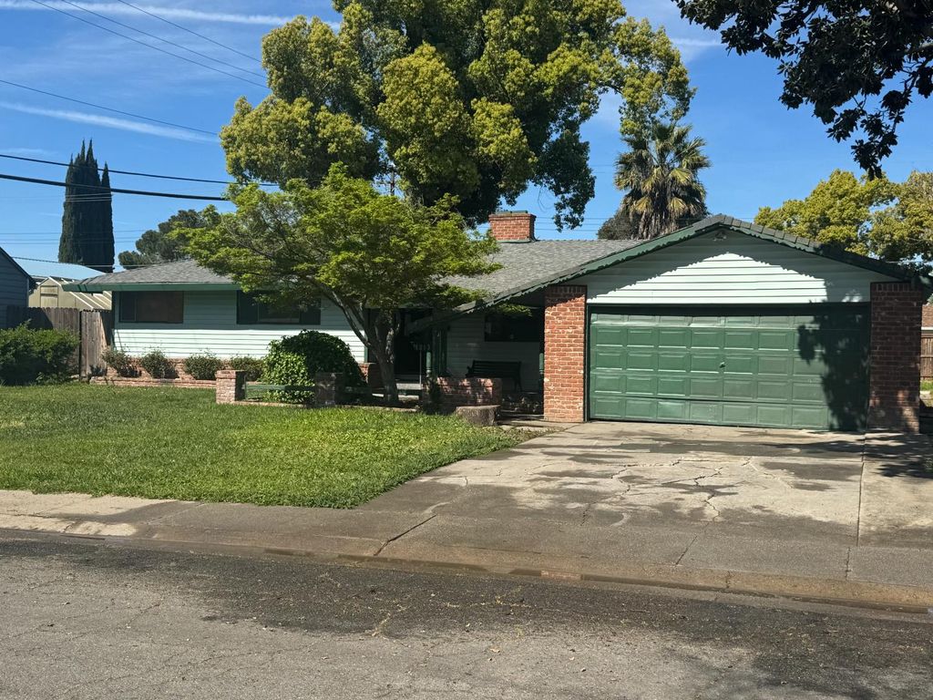 Photo of 4613 B Parkway, Sacramento, CA 95823 (MLS # 226030210)