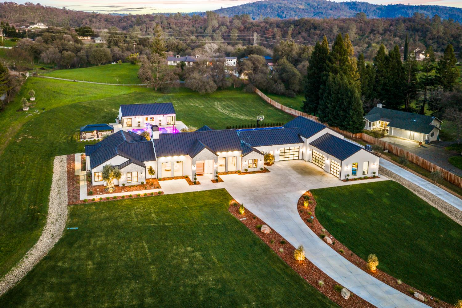 2735 Rattlesnake Road