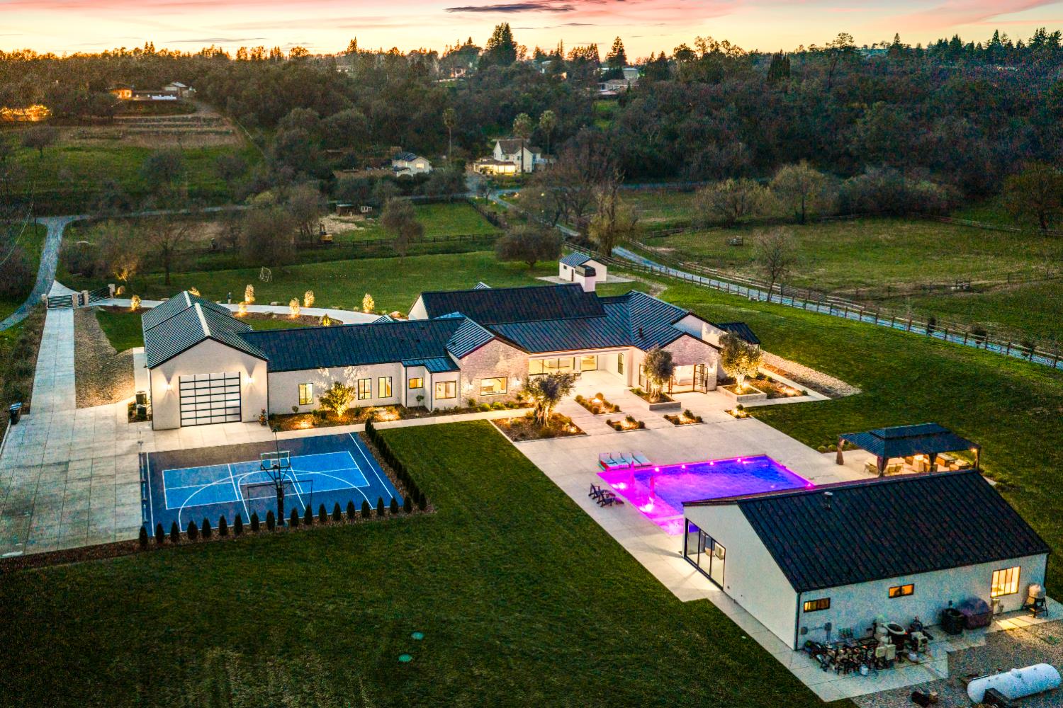 2735 Rattlesnake Road