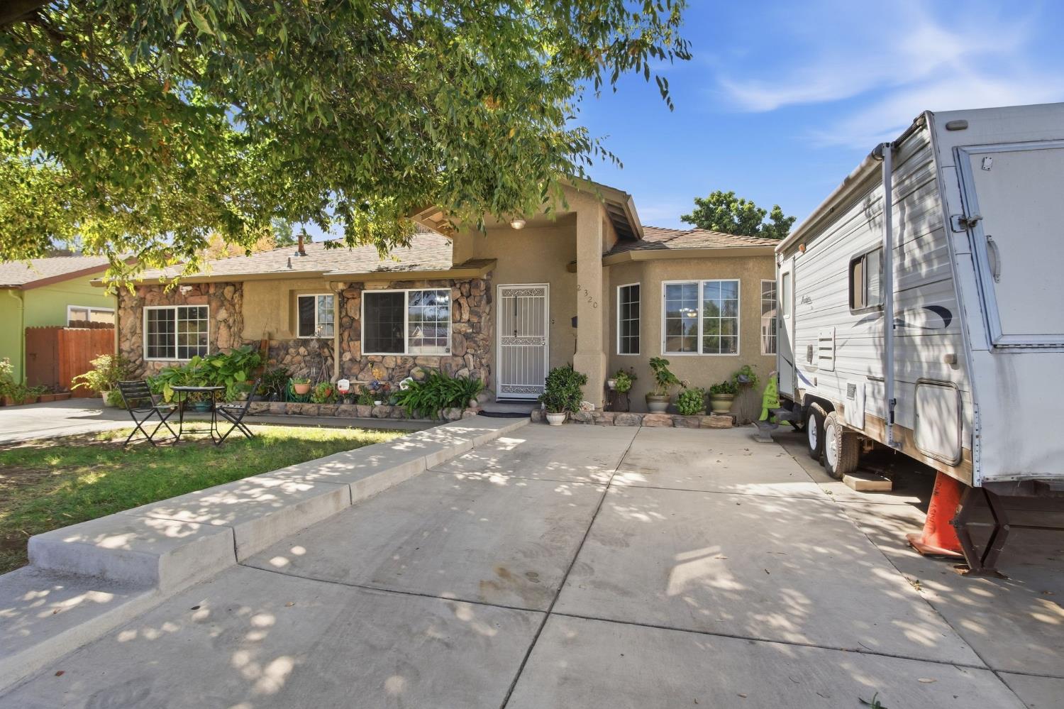2320 Encina Avenue - Photo 3