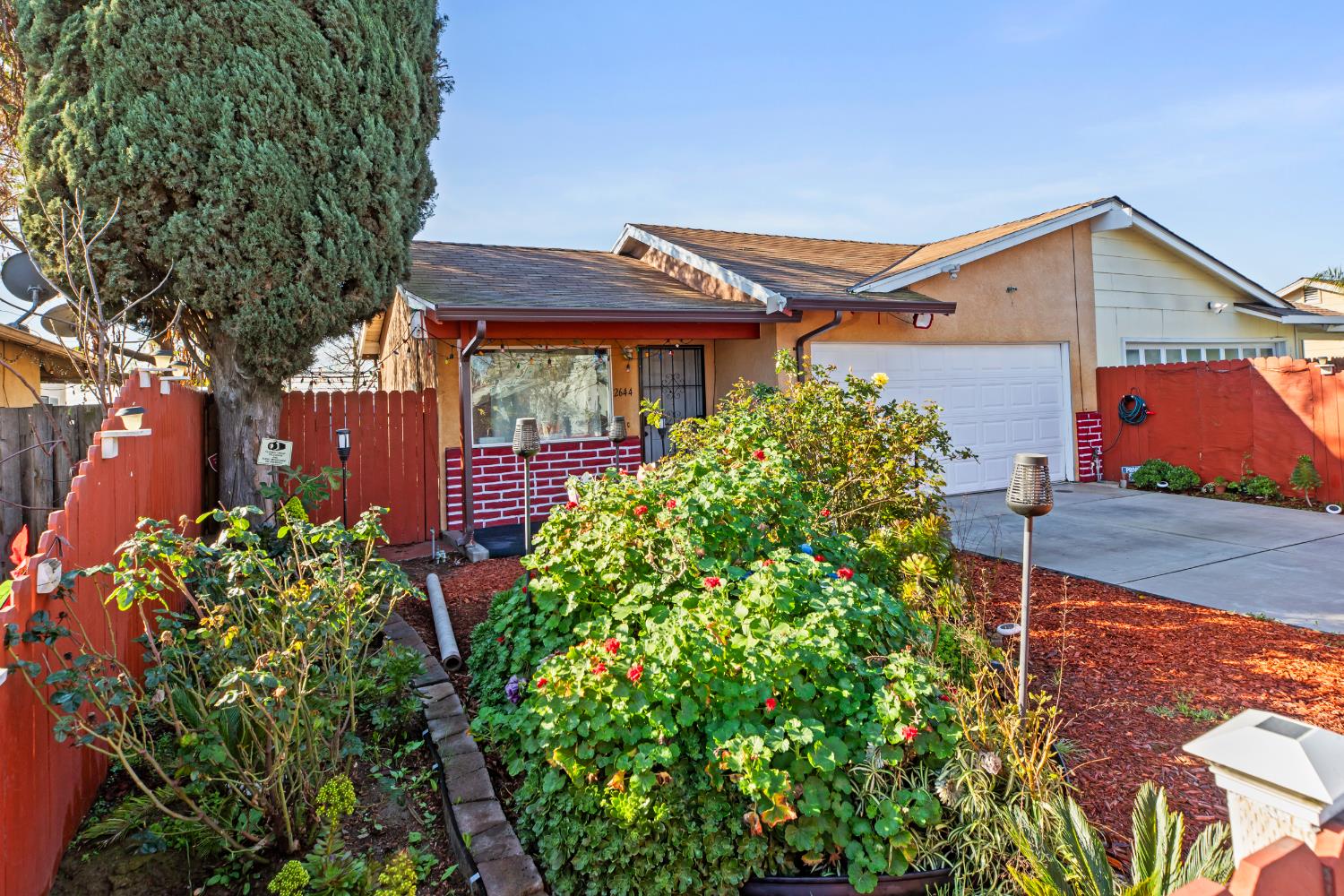 2644 San Ignacio Avenue