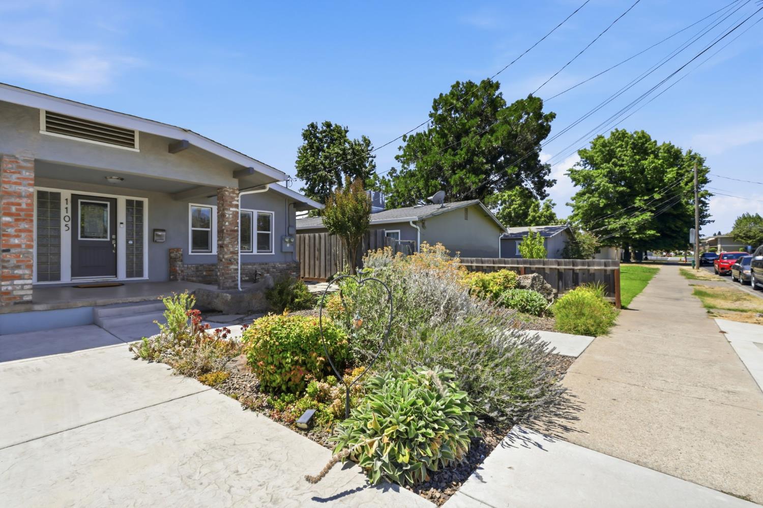 1105 W G Street 1107
