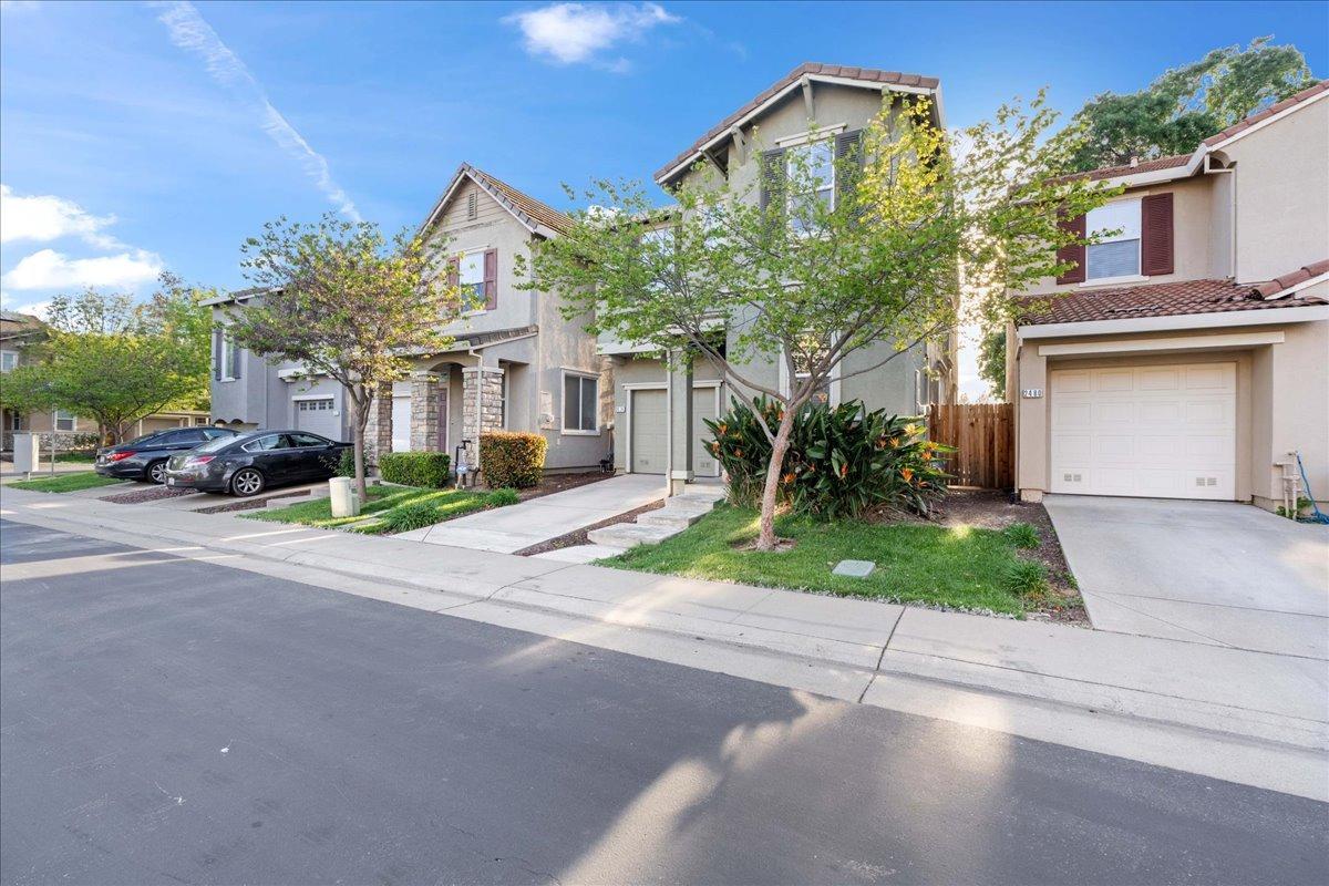 2474 Huckleberry Circle
