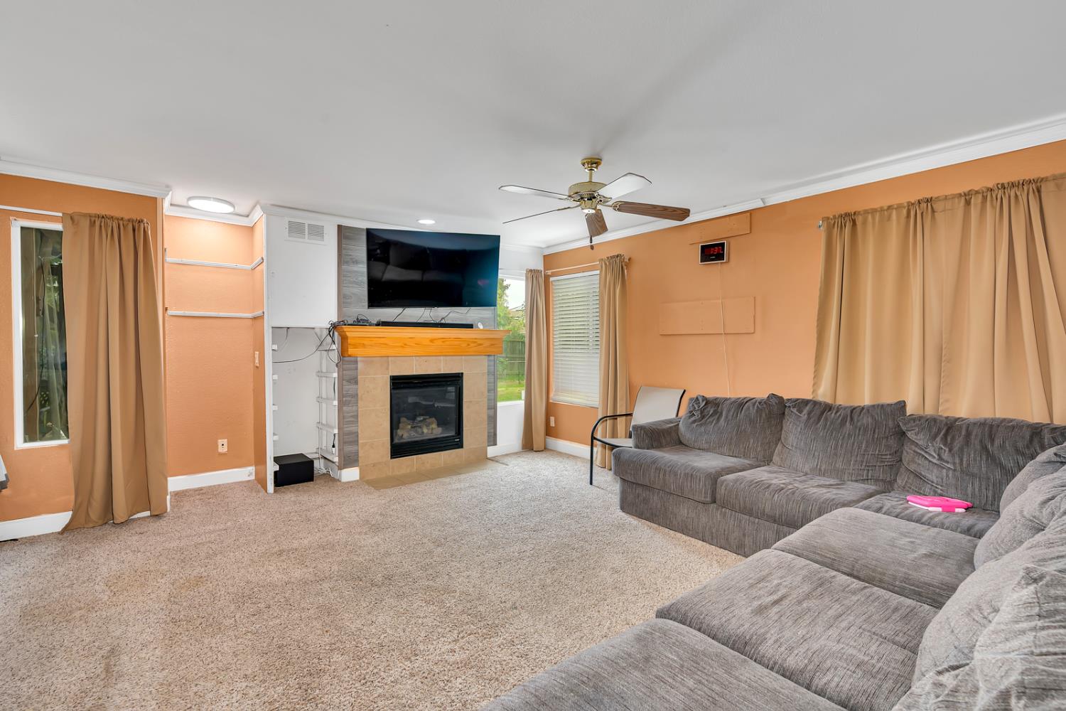 Chowchilla, California 93610, United States, 5 Bedrooms Bedrooms, ,3 BathroomsBathrooms,Residential,Active,235416