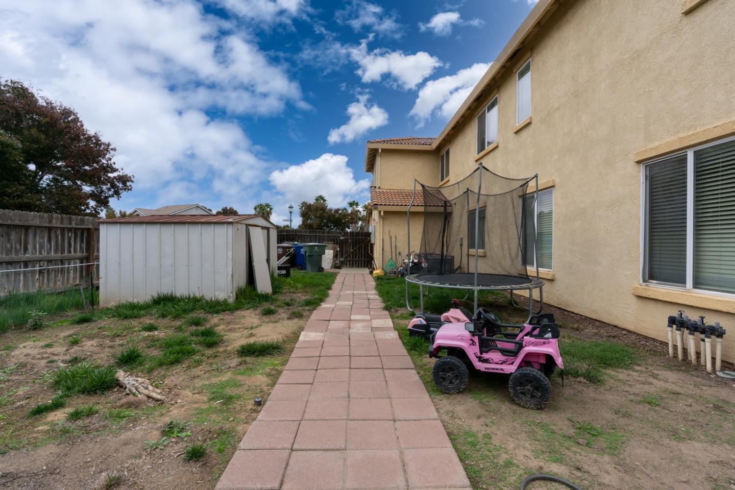 Chowchilla, California 93610, United States, 5 Bedrooms Bedrooms, ,3 BathroomsBathrooms,Residential,Active,235416