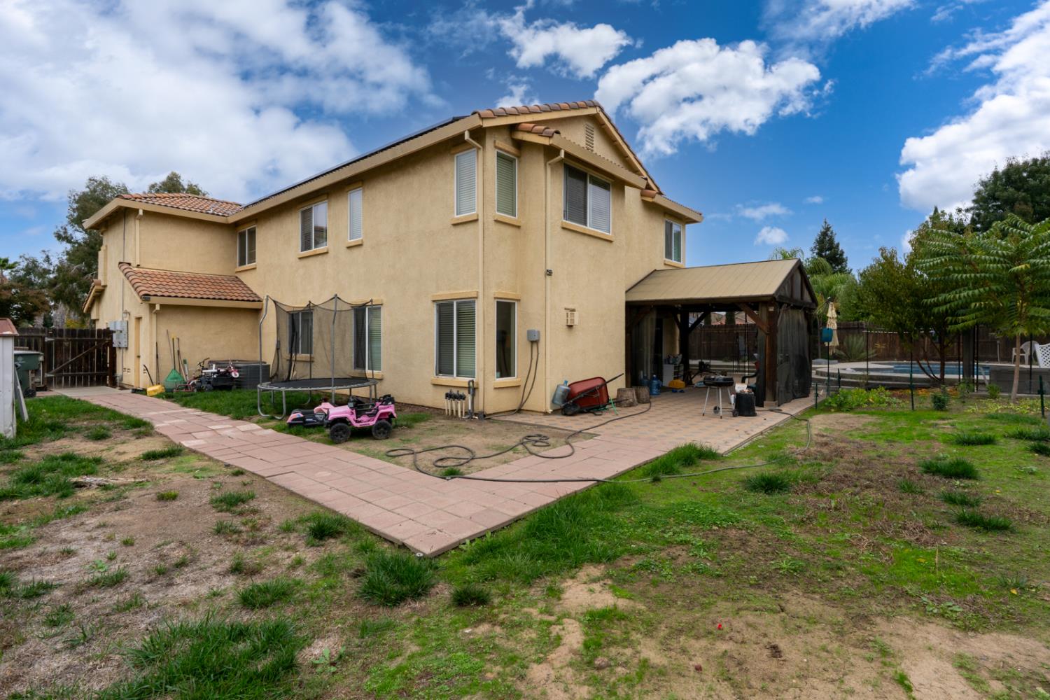 Chowchilla, California 93610, United States, 5 Bedrooms Bedrooms, ,3 BathroomsBathrooms,Residential,Active,235416