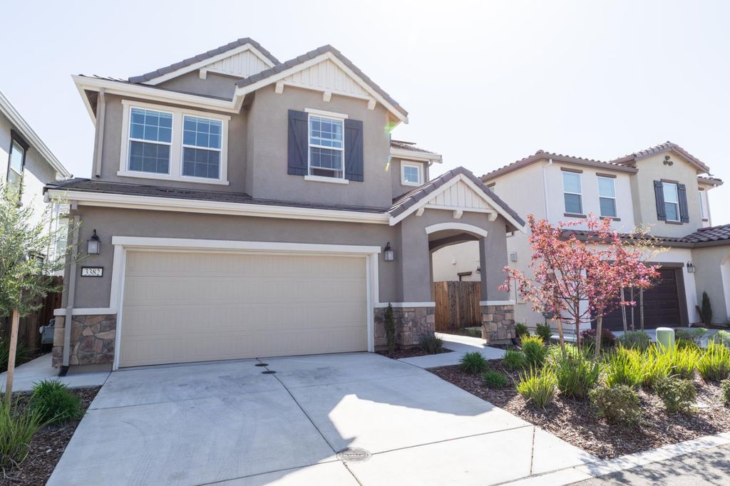 Photo of 3382 Auburn Leaf Loop, Folsom, CA 95630 (MLS # 225118304)