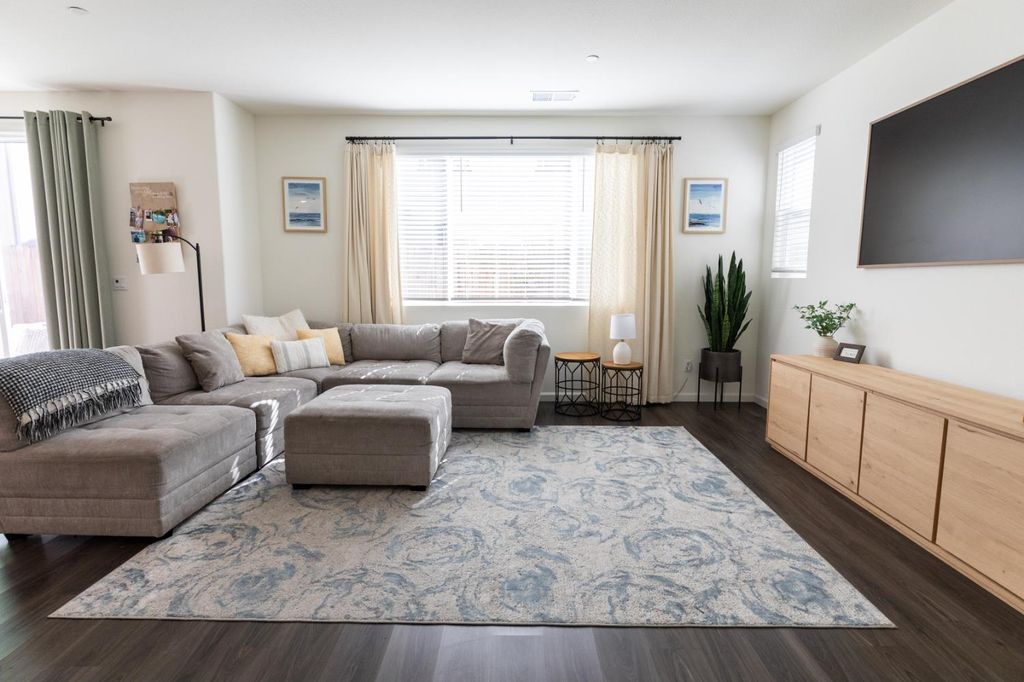 Photo of 3382 Auburn Leaf Loop, Folsom, CA 95630 (MLS # 225118304)