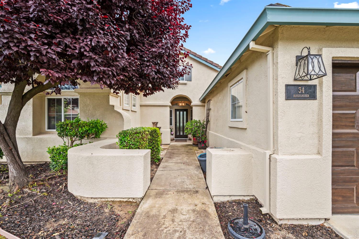 34 Bluefeather Court