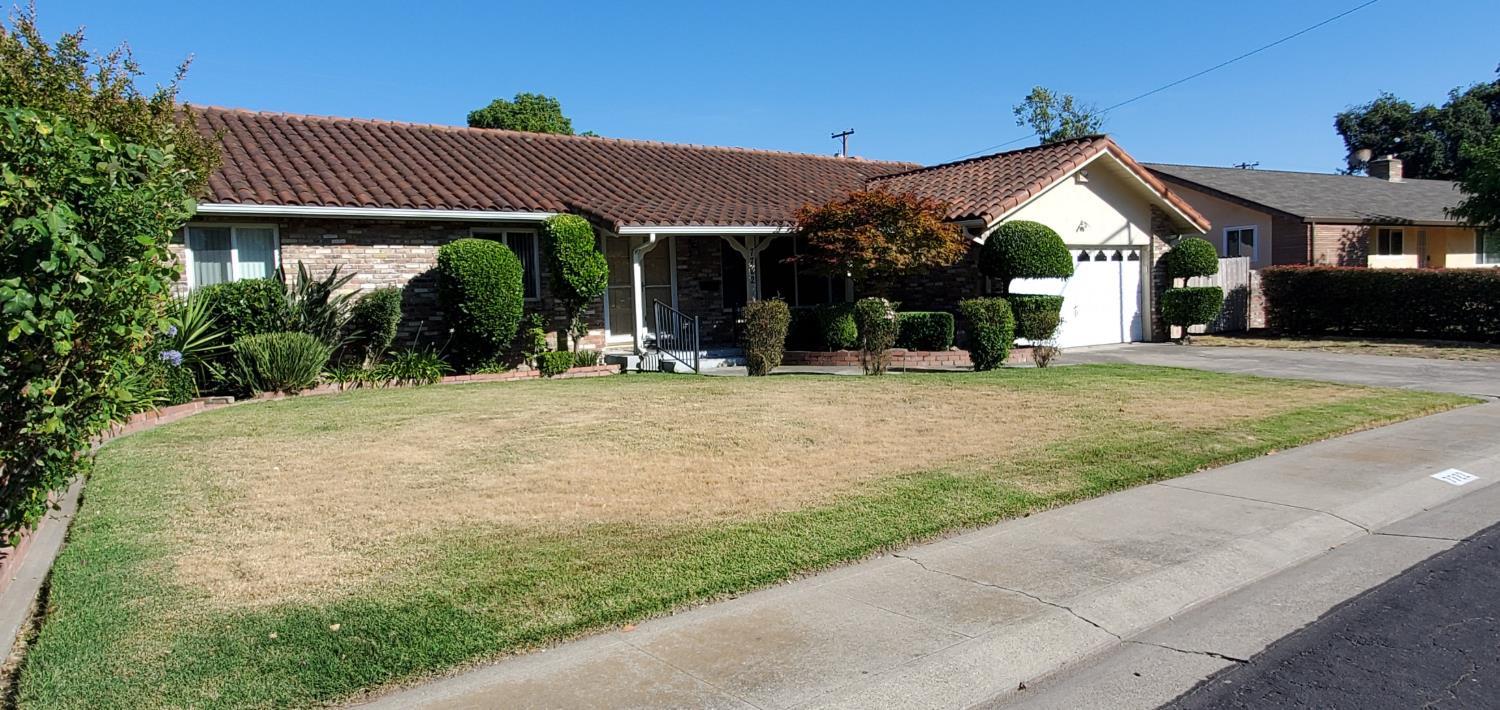7722 Woodside Drive