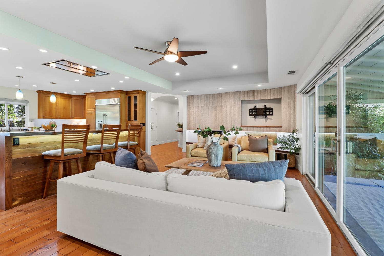 931 Los Molinos Way