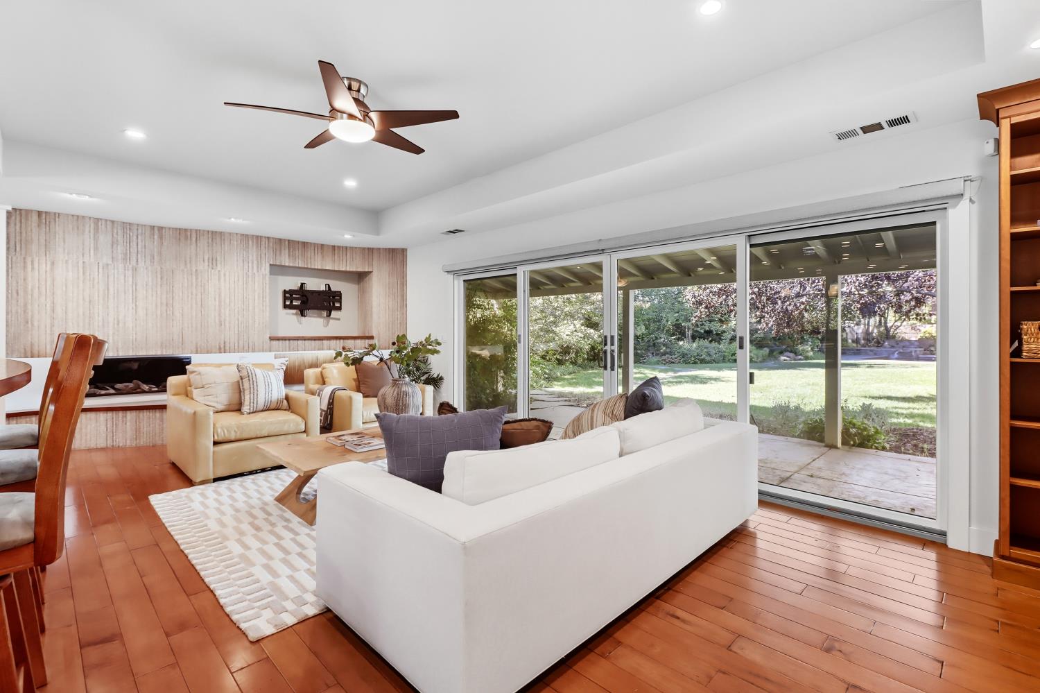 931 Los Molinos Way