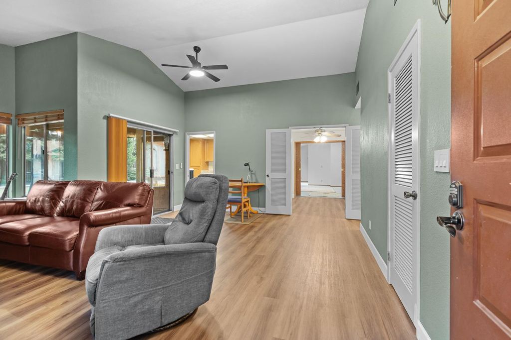 Photo of 15 Landau Court, Sacramento, CA 95833 (MLS # 225143550)