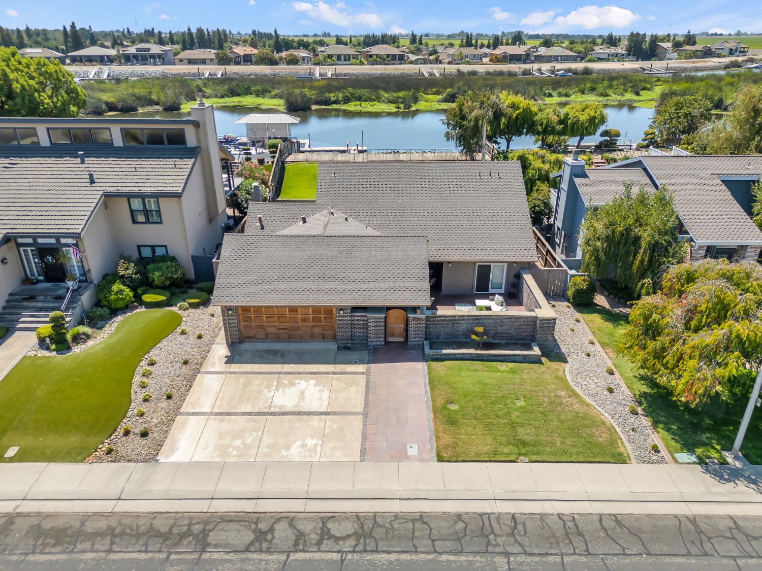 6213 Embarcadero Drive