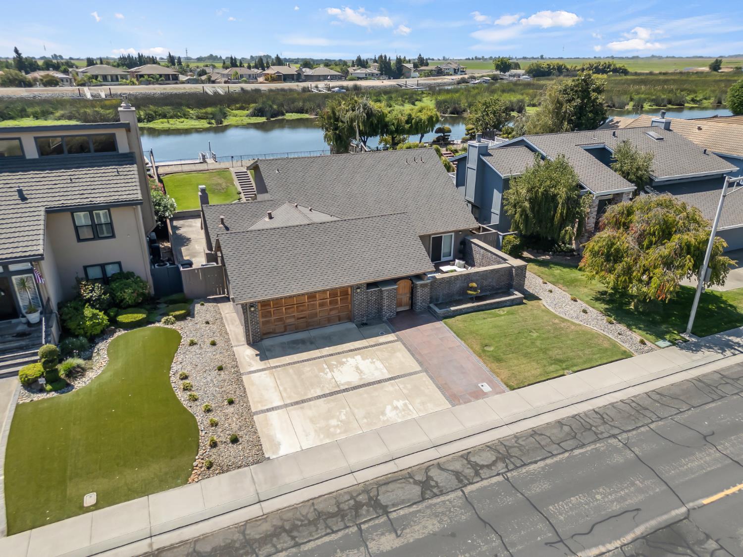 6213 Embarcadero Drive