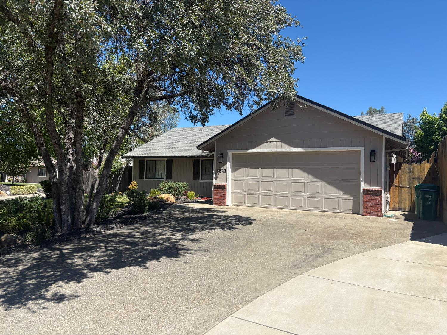 5573 Crossbill Lane