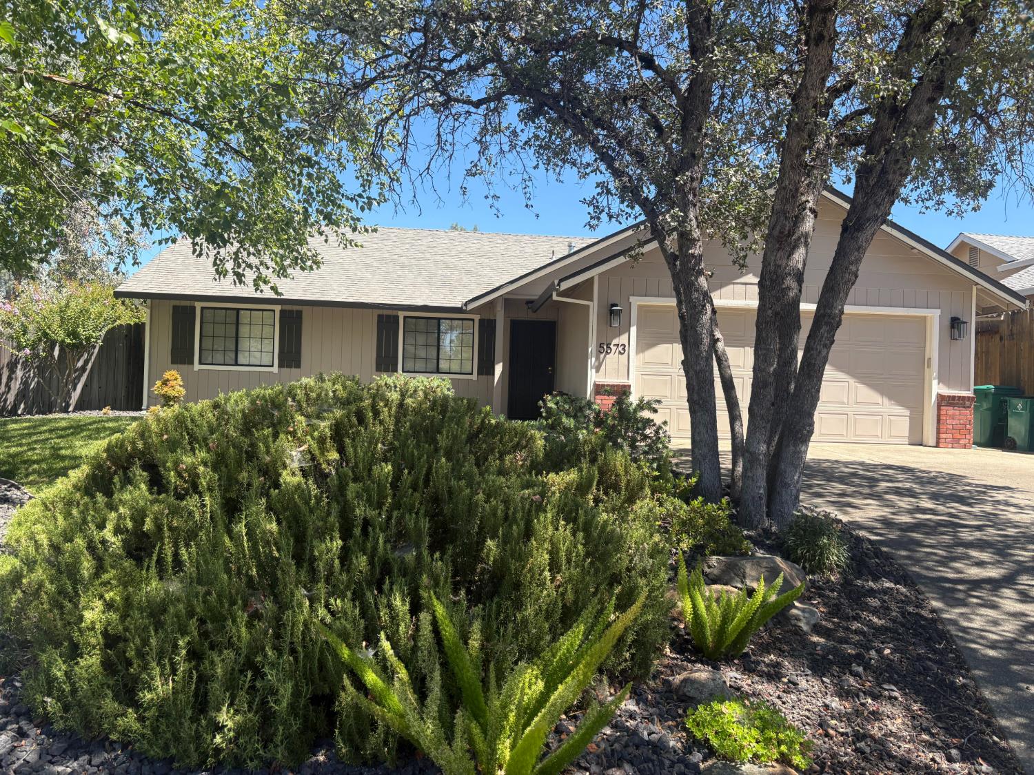 5573 Crossbill Lane