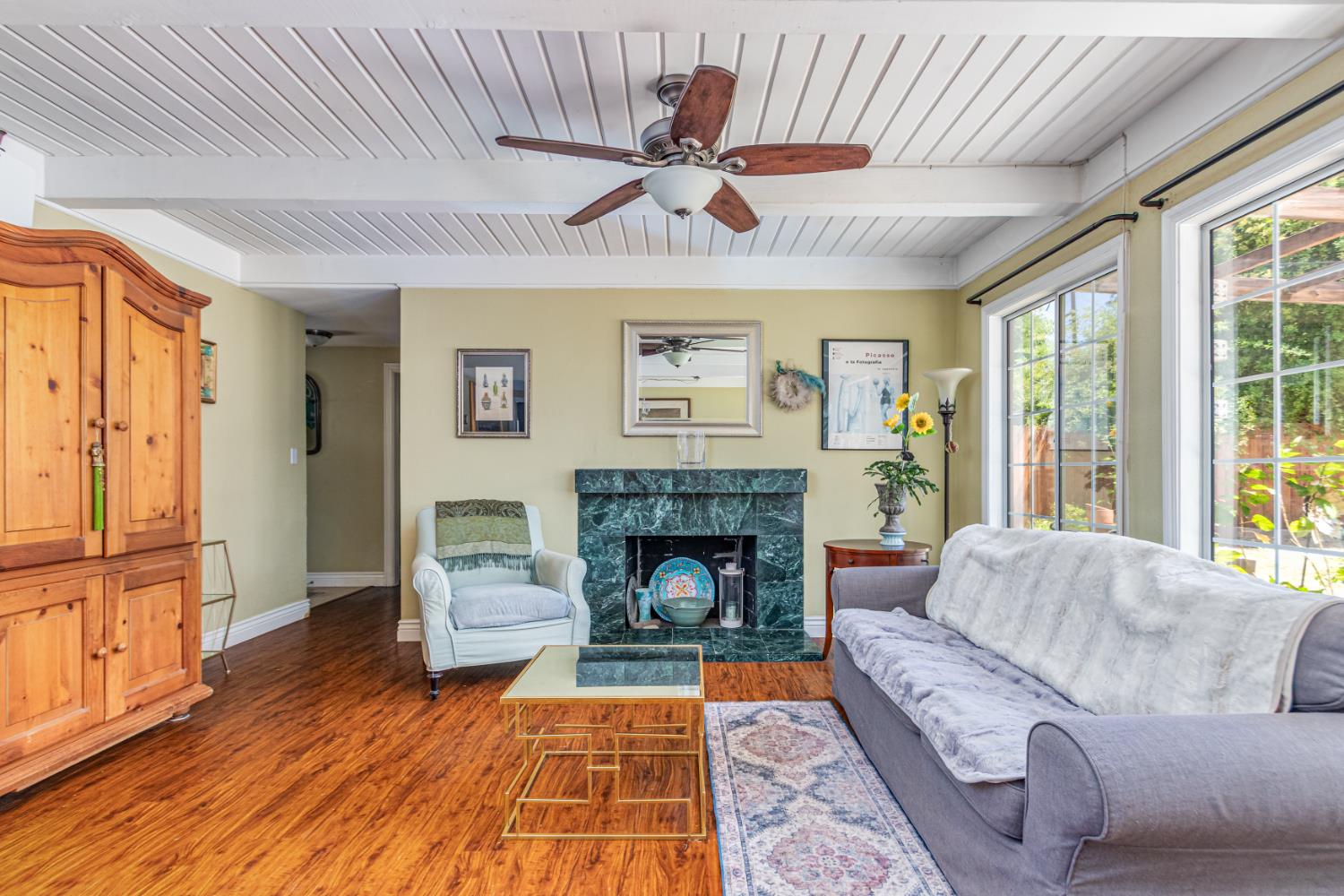 2332 Lloyd Lane