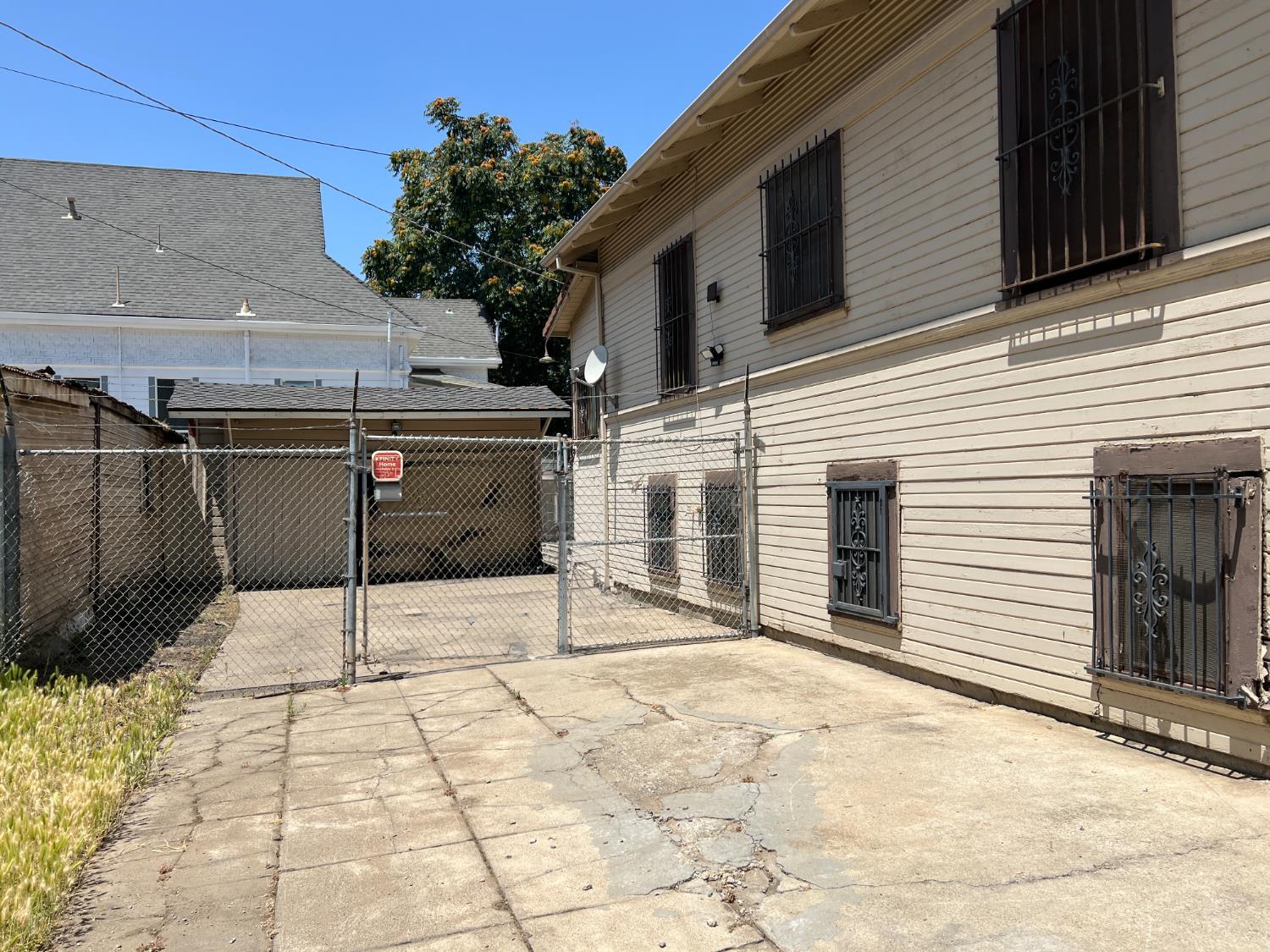 Stockton, California 95206, United States, 5 Bedrooms Bedrooms, ,2 BathroomsBathrooms,Residential,Pending,153517