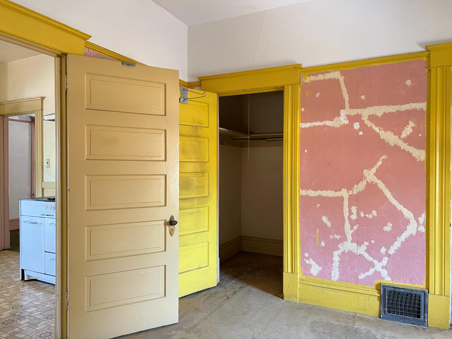 Stockton, California 95206, United States, 5 Bedrooms Bedrooms, ,2 BathroomsBathrooms,Residential,Pending,153517