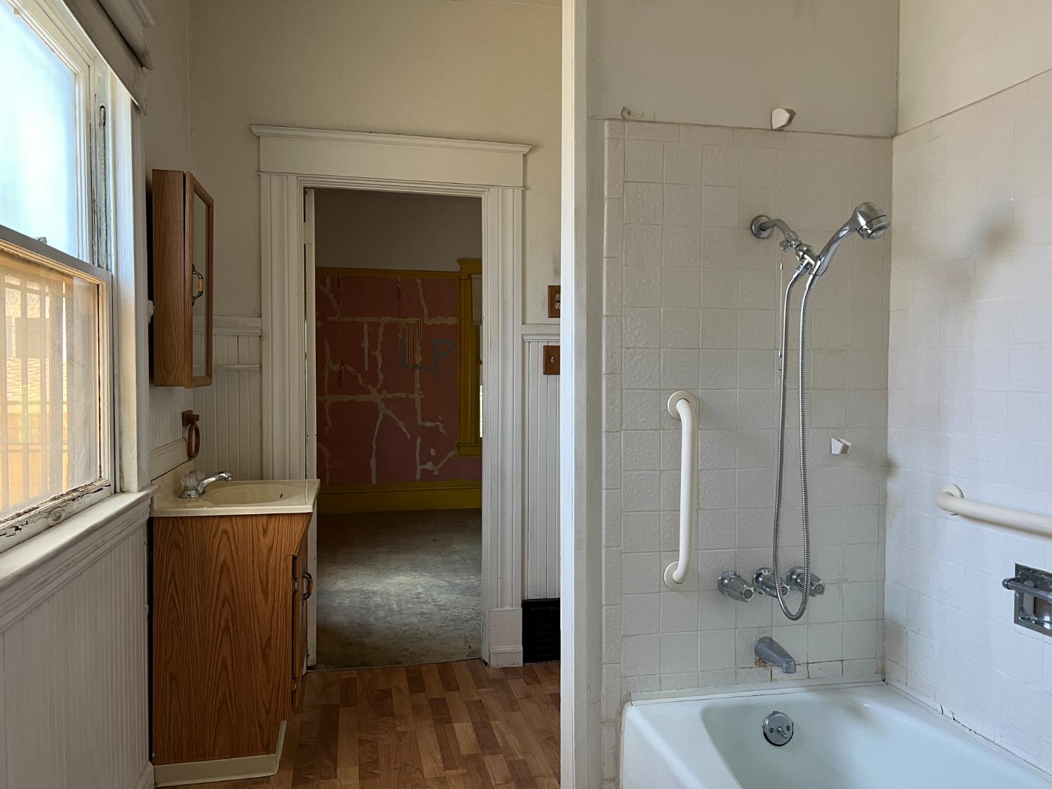 Stockton, California 95206, United States, 5 Bedrooms Bedrooms, ,2 BathroomsBathrooms,Residential,Pending,153517