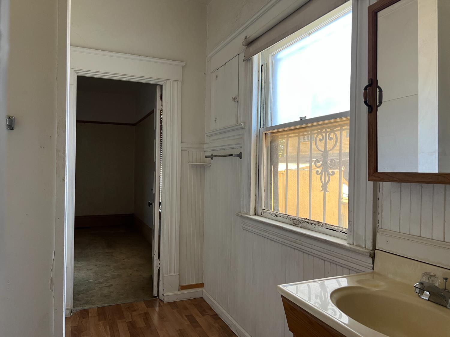 Stockton, California 95206, United States, 5 Bedrooms Bedrooms, ,2 BathroomsBathrooms,Residential,Pending,153517