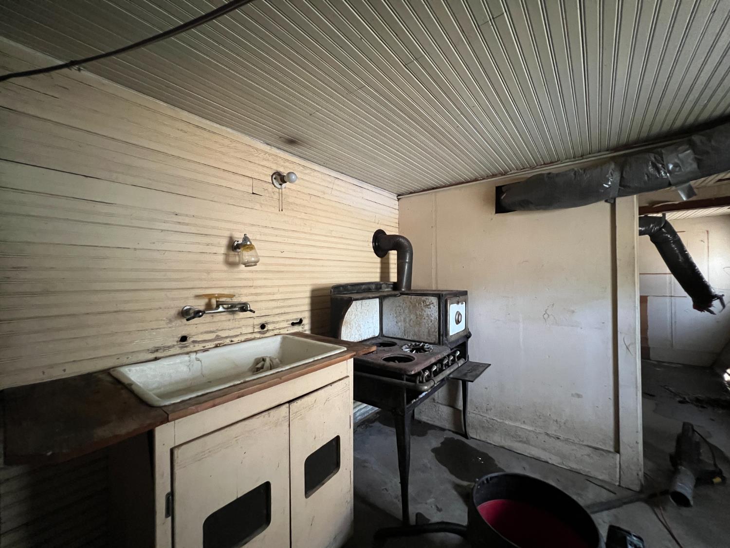 Stockton, California 95206, United States, 5 Bedrooms Bedrooms, ,2 BathroomsBathrooms,Residential,Pending,153517