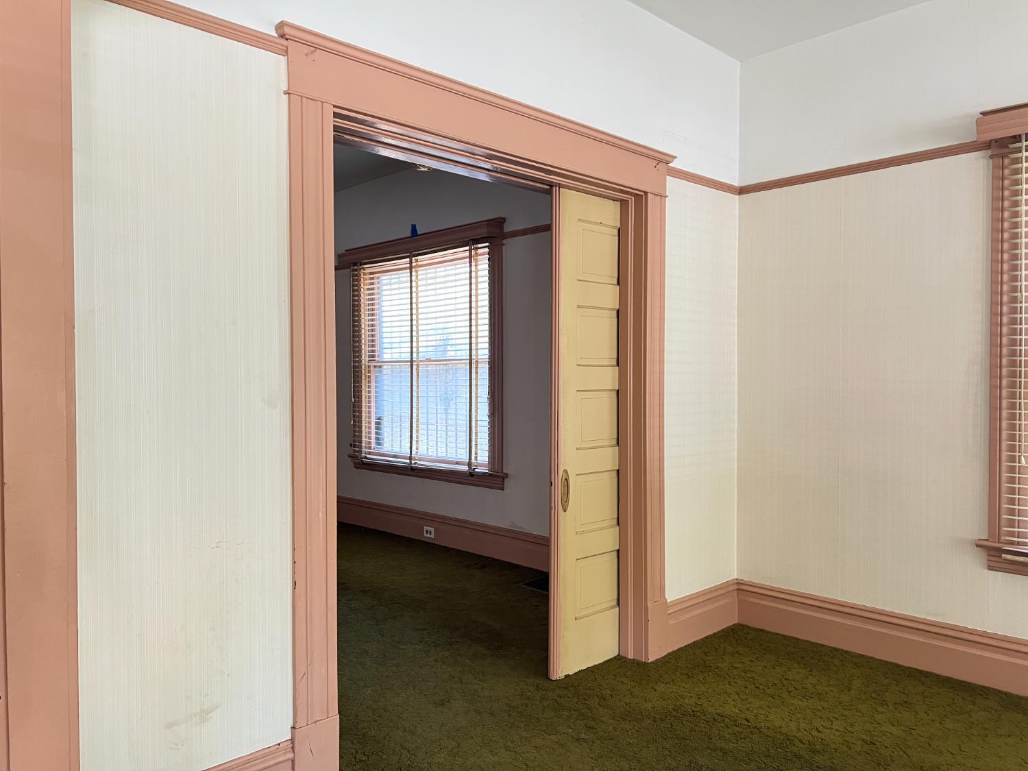 Stockton, California 95206, United States, 5 Bedrooms Bedrooms, ,2 BathroomsBathrooms,Residential,Pending,153517