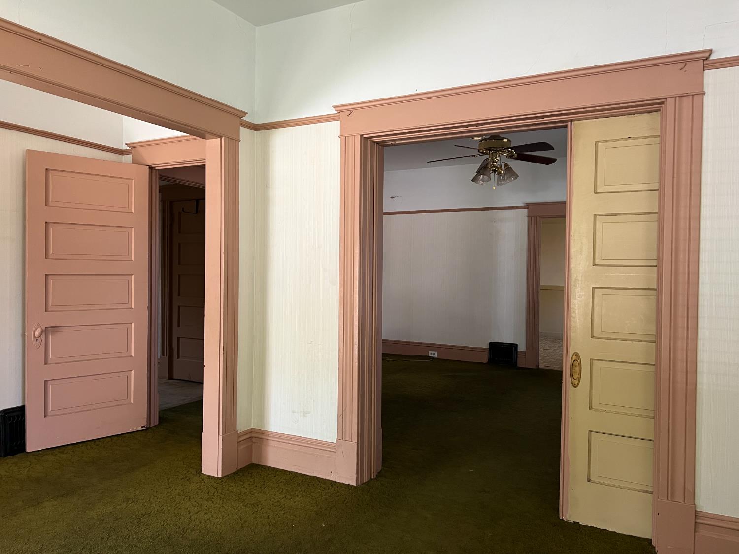 Stockton, California 95206, United States, 5 Bedrooms Bedrooms, ,2 BathroomsBathrooms,Residential,Pending,153517