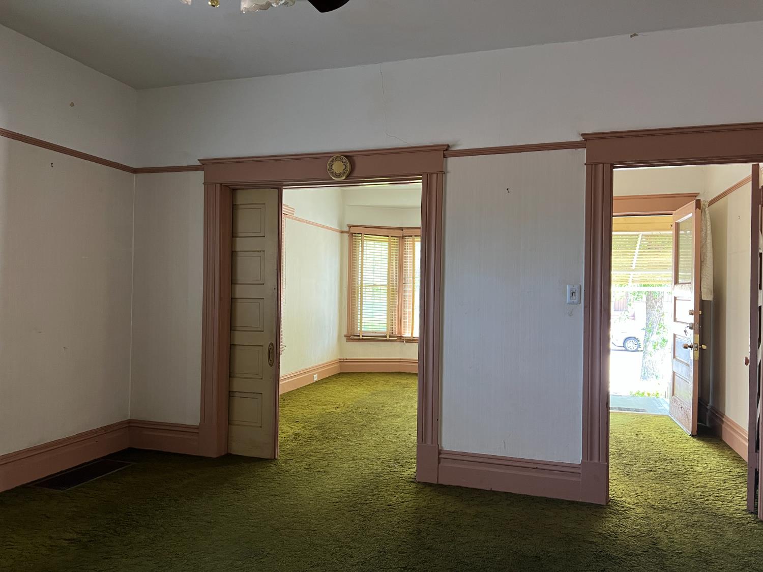 Stockton, California 95206, United States, 5 Bedrooms Bedrooms, ,2 BathroomsBathrooms,Residential,Pending,153517