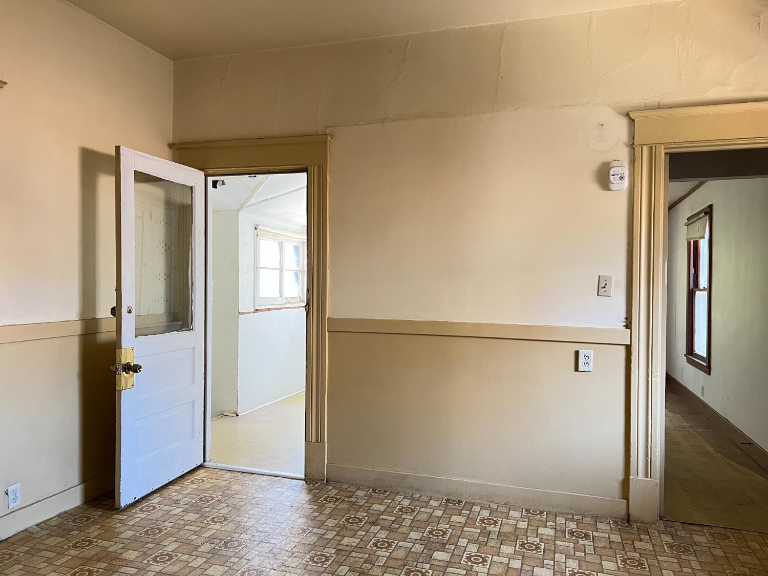 Stockton, California 95206, United States, 5 Bedrooms Bedrooms, ,2 BathroomsBathrooms,Residential,Pending,153517