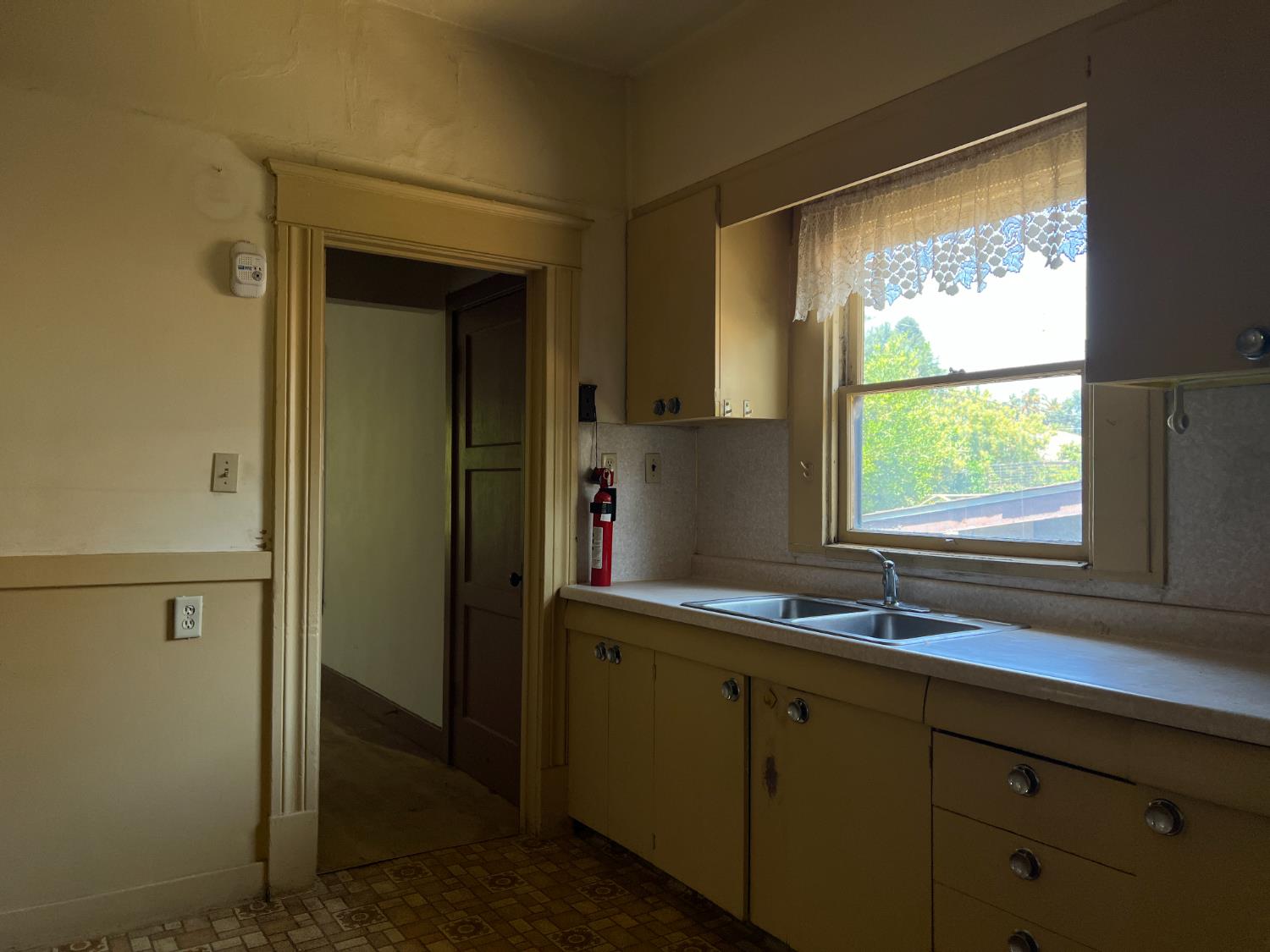 Stockton, California 95206, United States, 5 Bedrooms Bedrooms, ,2 BathroomsBathrooms,Residential,Pending,153517