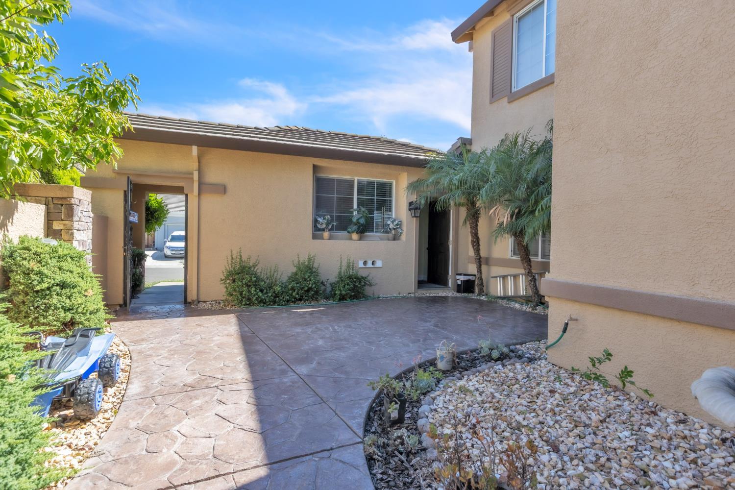 6009 Roswitha Court