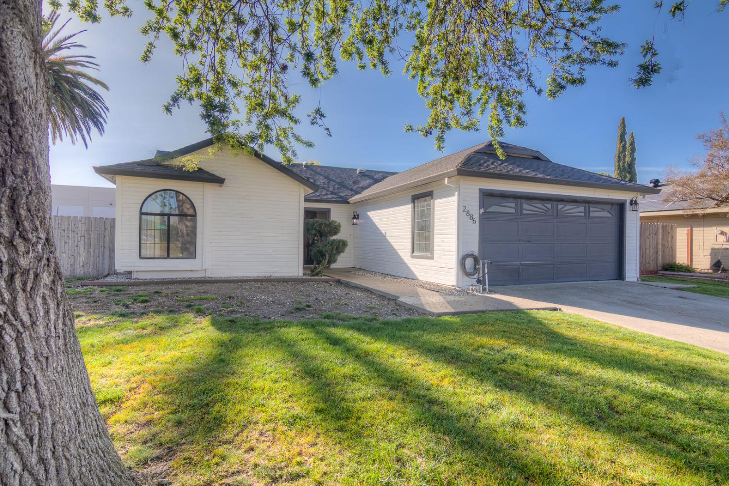 2886 Leslie Lane